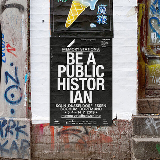 Die Akademie der Künste der Welt lädt von Mai bis Juli zum partizipativen Archivprojekt: „Memory Stations: Be a public historian“ in ausgewählte Städte NRWs ein.