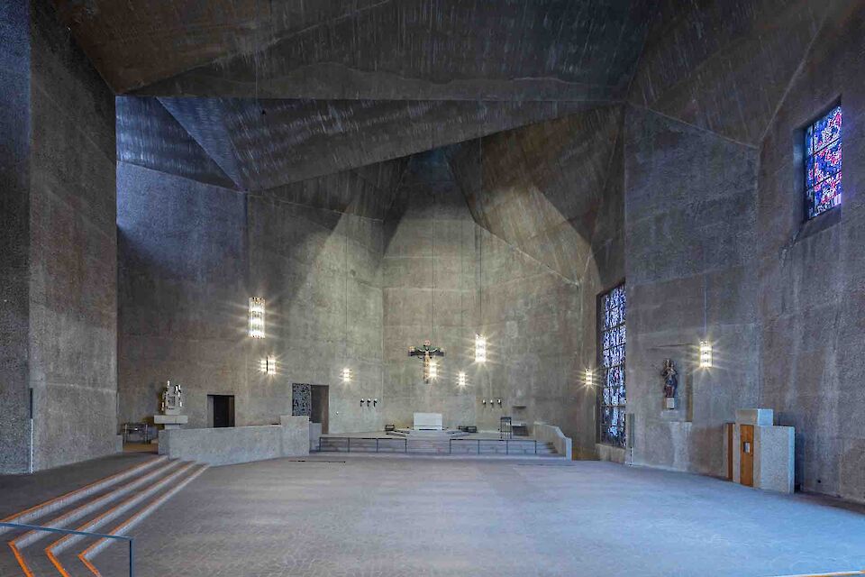 Schauplatz der Ausstellung &quot;Fluch und Segen. Kirchen der Moderne&quot;: St. Gertrud von Gottfried Böhm